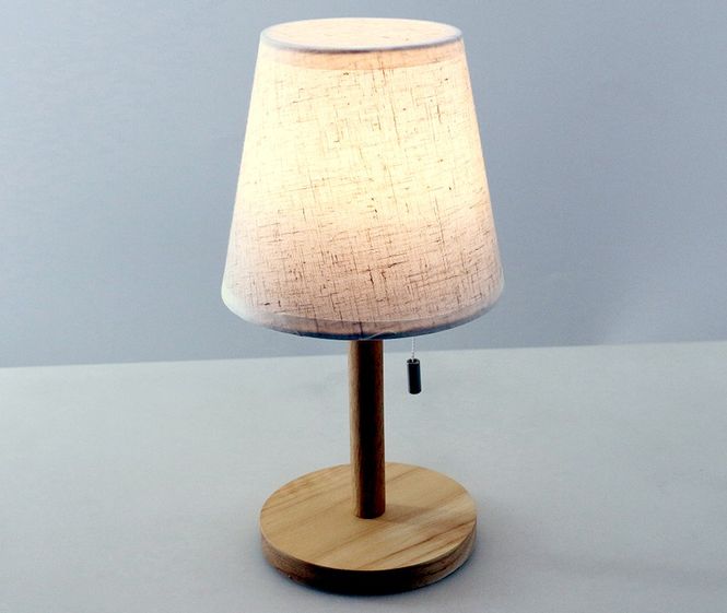 Hovedbilde Bordlampe Homeline trefot og beige skjerm 3 ...