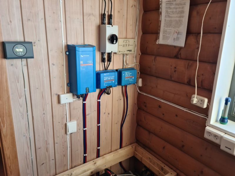 Solcelleanlegg 24/230V, 860 watt, 2 x AGM 260At